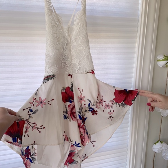 Backless Floral romper - Picture 1 of 2